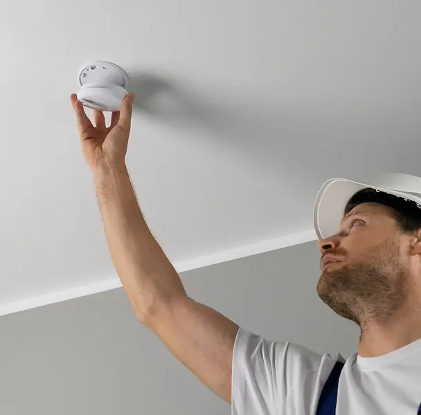 Instalación de Detectores de Humo y Protecciones Eléctricas